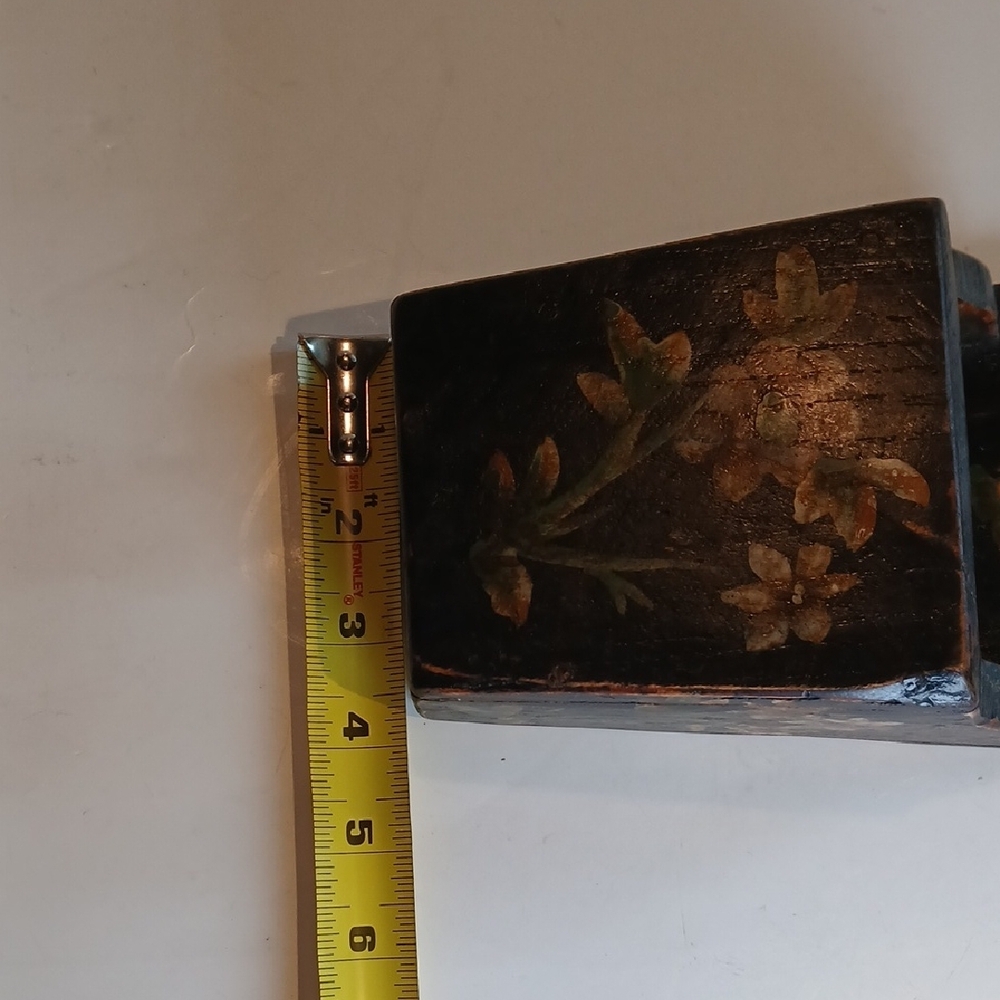 π―οΈ Antique Wood Mounted Candlestick Box | Early 1900s | Hand Painted Floral - Picture 7 of 13